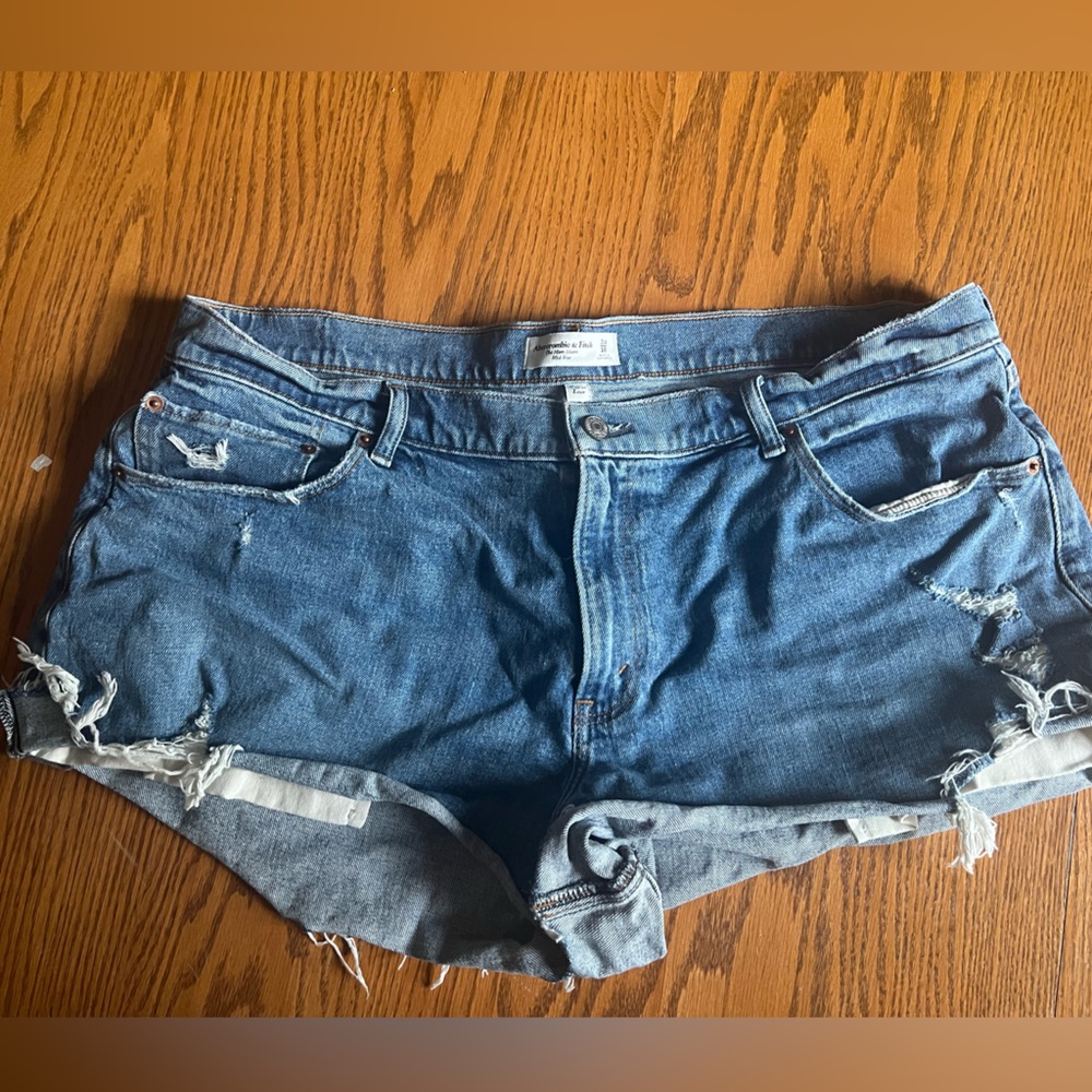 NWOT - Abercrombie curve love mom shorts - 34